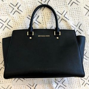 Used Black Leather Micheal Kors Purse
